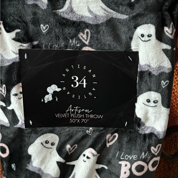 BLACK HALLOWEEN PLUSH THROW BLANKET W/ LOVE GHOSTS “YOU’RE MY BOO” NEW - Picture 9 of 9